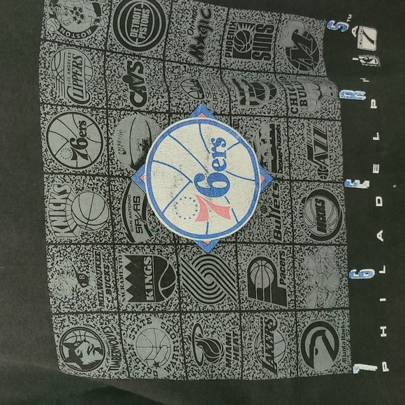 Vintage. Made in USA. Philadelphia 76ers. T shirt. Single stitch. Size Large. - Picture 2 of 11
